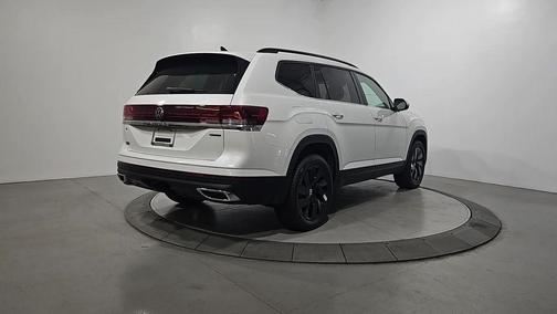 Opal White Pearl 2026 Volkswagen Atlas 2.0T SE W/TECHNOLOGY
