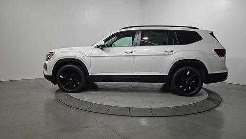 Opal White Pearl 2026 Volkswagen Atlas 2.0T SE W/TECHNOLOGY