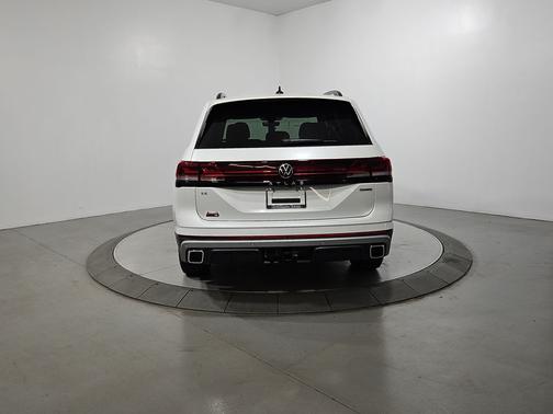 Opal White Pearl 2026 Volkswagen Atlas 2.0T Peak Edition