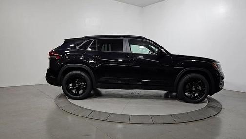 Deep Black 2026 Volkswagen Atlas Cross Sport 2.0T SEL R-Line Black
