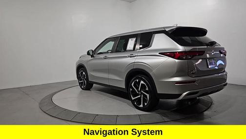 2023 Mitsubishi Outlander SE