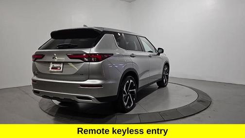 2023 Mitsubishi Outlander SE