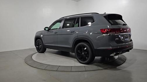 Pure Gray 2026 Volkswagen Atlas 2.0T SE w/Technology