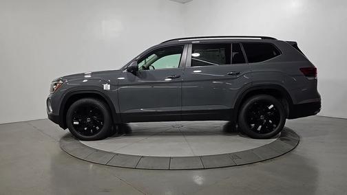 Pure Gray 2026 Volkswagen Atlas 2.0T SE w/Technology