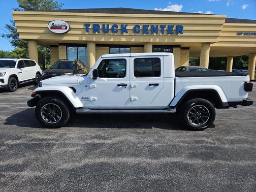 Bright White Clearcoat 2020 Jeep Gladiator Overland
