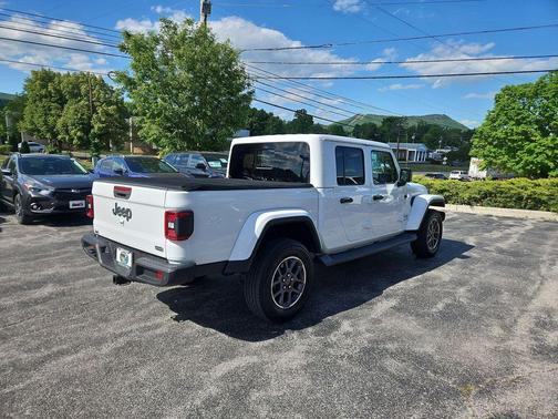 Bright White Clearcoat 2020 Jeep Gladiator Overland
