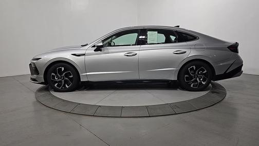 Aero Silver 2025 Hyundai SONATA SEL