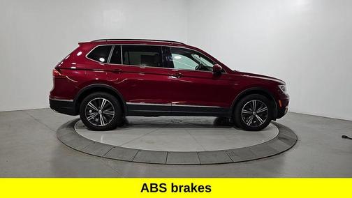 Cardinal Red Metallic 2018 Volkswagen Tiguan 2.0T SE