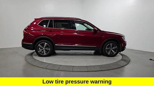 Cardinal Red Metallic 2018 Volkswagen Tiguan 2.0T SE
