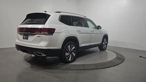 Opal White Pearl Effect 2024 Volkswagen Atlas 2.0T SEL