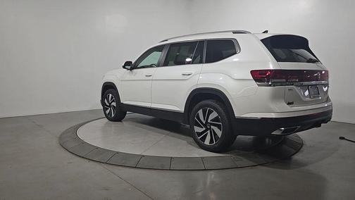 Opal White Pearl Effect 2024 Volkswagen Atlas 2.0T SEL