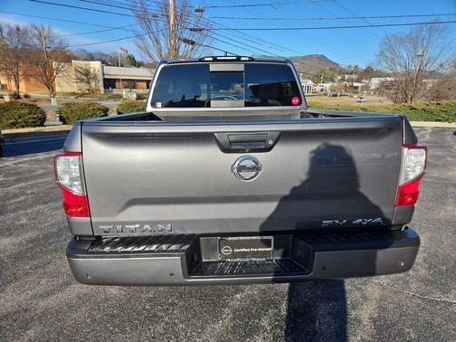 2022 Nissan Titan SV