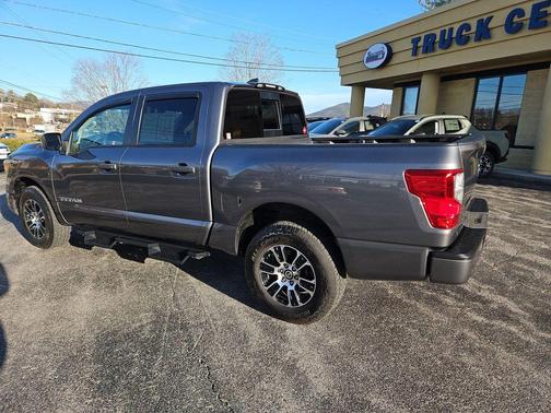 2022 Nissan Titan SV