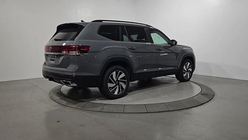 Pure Gray 2026 Volkswagen Atlas 2.0T SE w/Technology