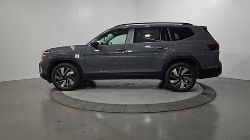 Pure Gray 2026 Volkswagen Atlas 2.0T SE w/Technology