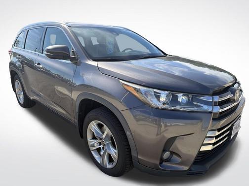 Predawn Gray Mica 2017 Toyota Highlander Limited
