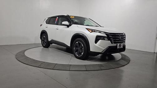 Everest White Pearl 2024 Nissan Rogue SV