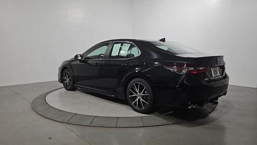 Midnight Black Metallic 2022 Toyota Camry Hybrid SE