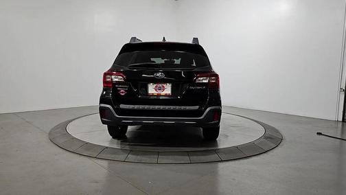 Crystal Black Silica 2018 Subaru Outback 2.5i Premium