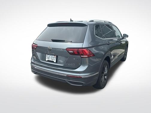 Platinum Gray Metallic 2022 Volkswagen Tiguan 2.0T SE