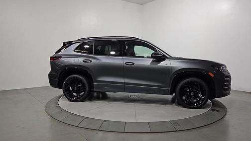 2025 Volkswagen Tiguan 2.0T SE R-Line Black