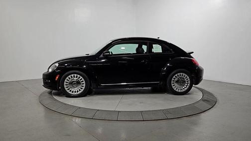 Black Uni 2016 Volkswagen Beetle