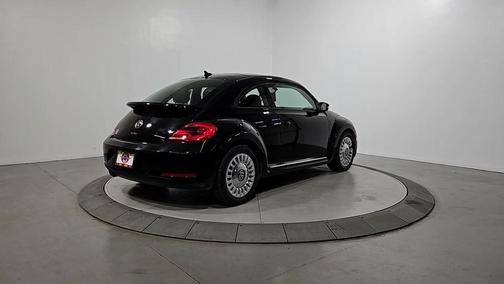 Black Uni 2016 Volkswagen Beetle