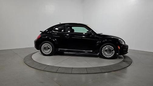 Black Uni 2016 Volkswagen Beetle
