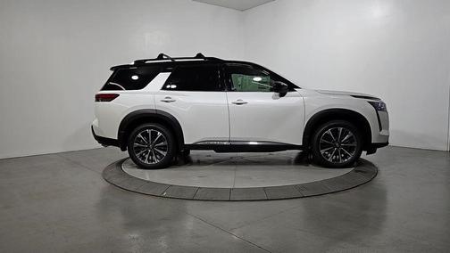 White / Black 2026 Nissan Pathfinder Platinum