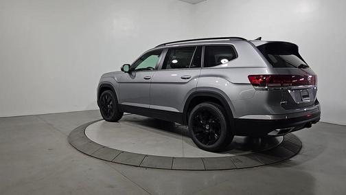 Silver Mist 2026 Volkswagen Atlas 2.0T SE W/TECHNOLOGY