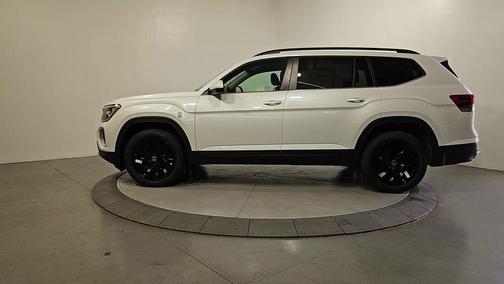 Opal White Pearl 2026 Volkswagen Atlas 2.0T SE W/TECHNOLOGY