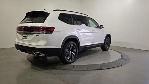 Opal White Pearl 2026 Volkswagen Atlas 2.0T SE W/TECHNOLOGY