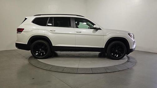 Opal White Pearl 2026 Volkswagen Atlas 2.0T SE W/TECHNOLOGY
