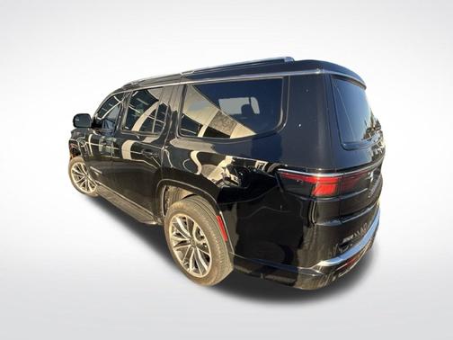 Diamond Black Crystal Pearlcoat 2024 Jeep Wagoneer Base