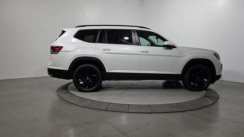 Opal White Pearl 2026 Volkswagen Atlas 2.0T SE W/TECHNOLOGY