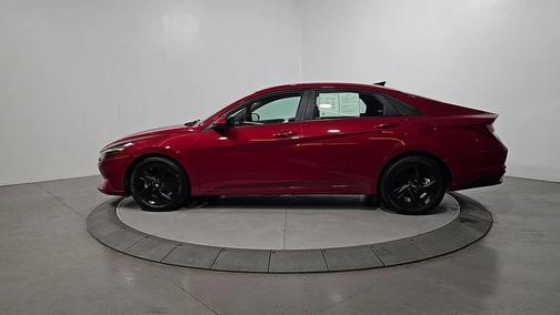Scarlet Red Pearl 2022 Hyundai ELANTRA SEL