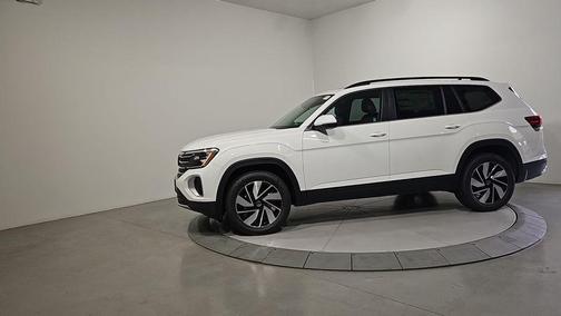 2025 Volkswagen Atlas 2.0T SE