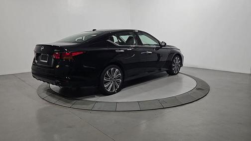 2025 Nissan Altima SL