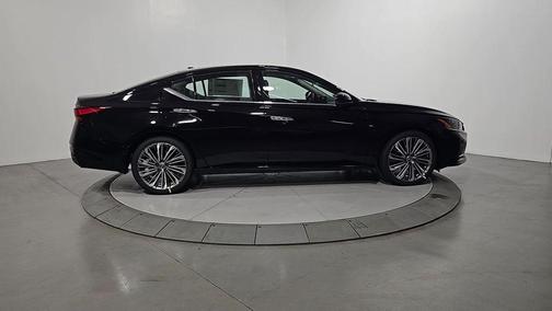 2025 Nissan Altima SL