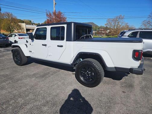 2022 Jeep Gladiator Sport