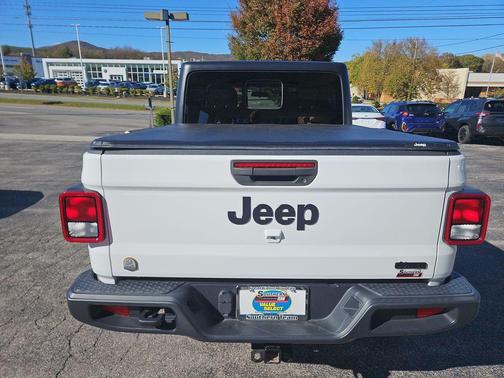 2022 Jeep Gladiator Sport