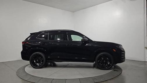 2025 Volkswagen Tiguan 2.0T SE R-Line Black