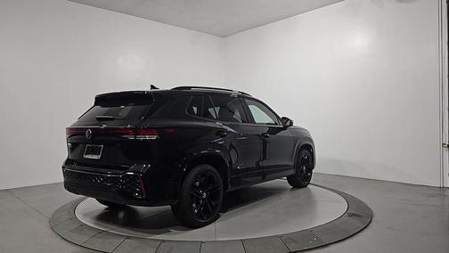 2025 Volkswagen Tiguan 2.0T SE R-Line Black