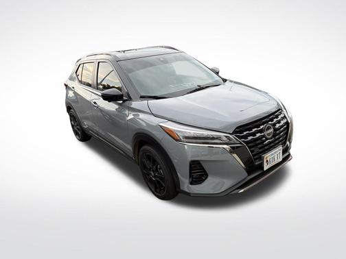 Super Black 2024 Nissan Kicks SR
