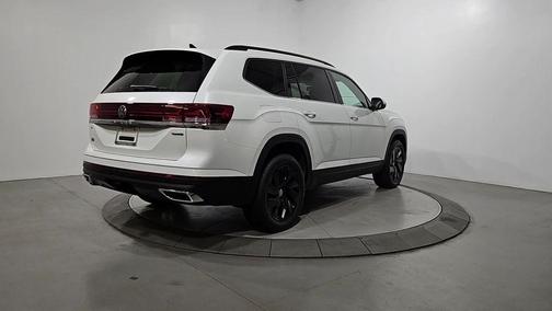 Opal White Pearl 2026 Volkswagen Atlas 2.0T SE W/TECHNOLOGY