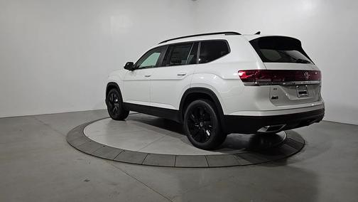 Opal White Pearl 2026 Volkswagen Atlas 2.0T SE w/Technology