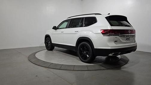 Opal White Pearl 2026 Volkswagen Atlas 2.0T SE W/TECHNOLOGY