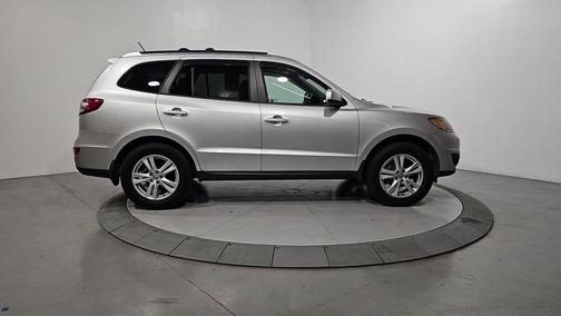 2011 Hyundai SANTA FE SE