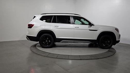 Opal White Pearl 2026 Volkswagen Atlas 2.0T Peak Edition