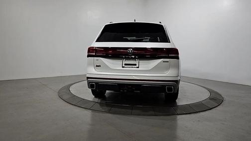 Opal White Pearl 2026 Volkswagen Atlas 2.0T Peak Edition